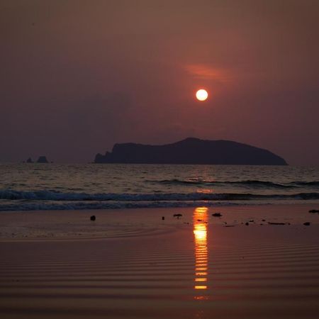 The Nest Private Beach Resort Chumpon Extérieur photo