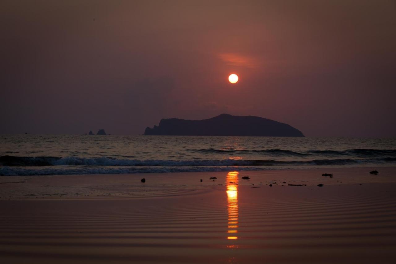 The Nest Private Beach Resort Chumpon Extérieur photo